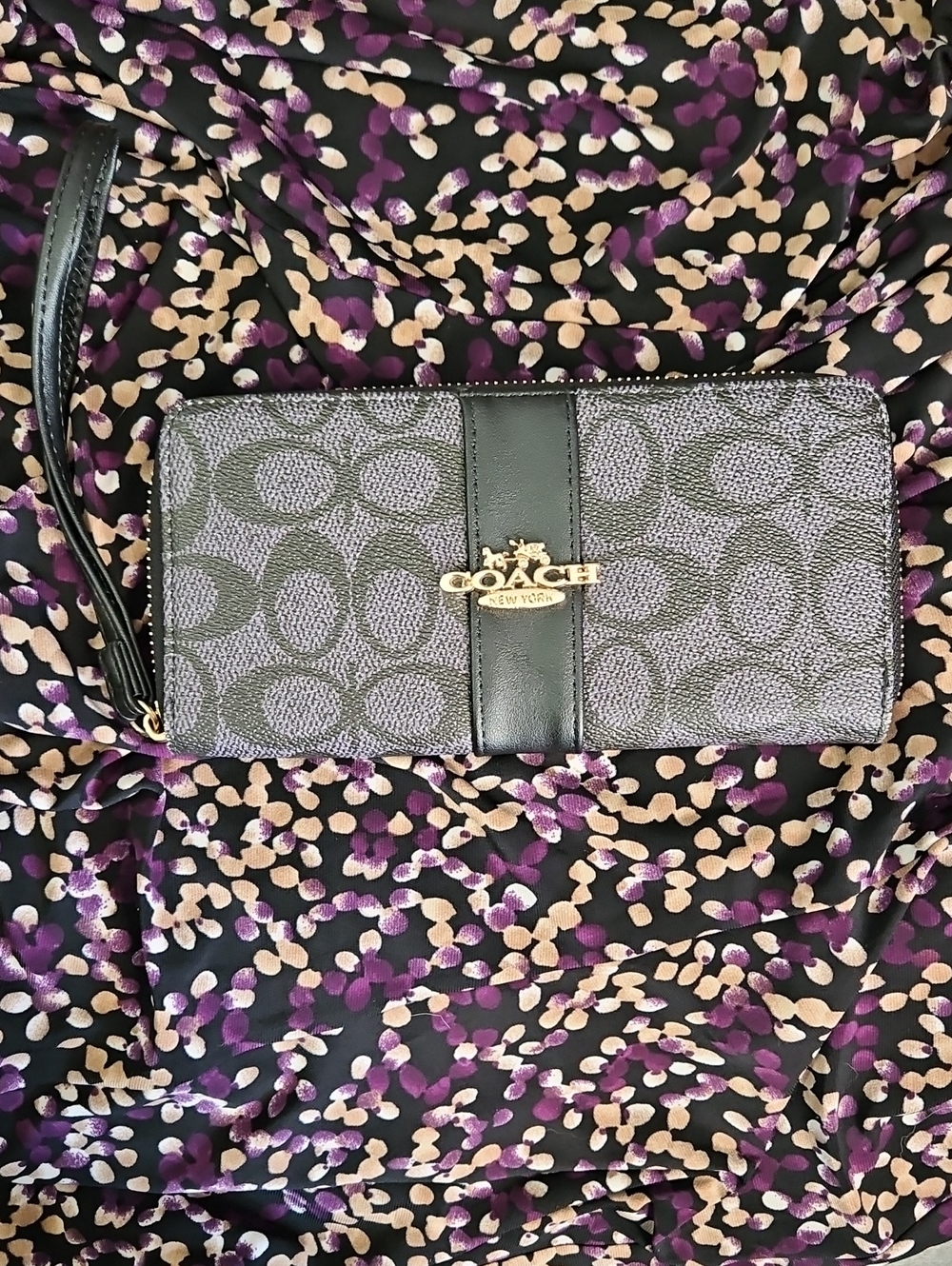 EUC Coach Gray Signature Wristlet with Black Trim and Gold Logo